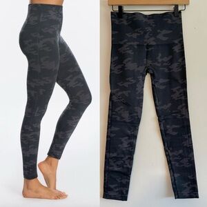 Spanx Look At Me Now Camo Leggings size Medium